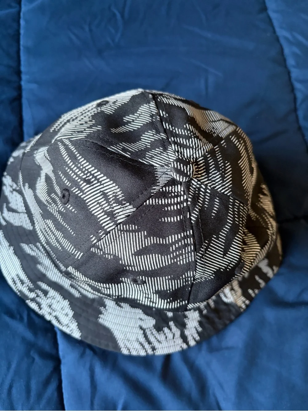 Crooks & Castles stylish black